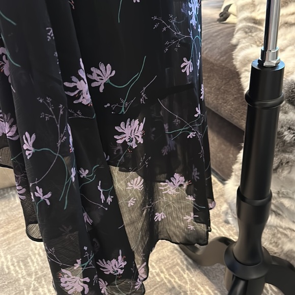 Banana Republic sheer sleeves floral long dress. Size 0 Black with lilac flowers - Picture 8 of 10